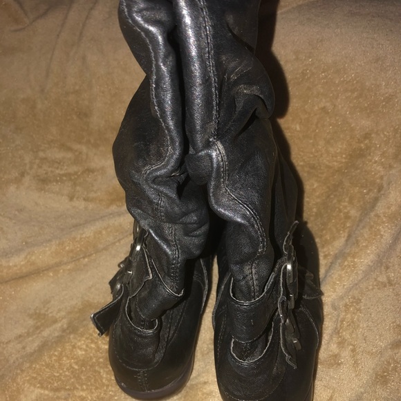 Black boots - Picture 4 of 4